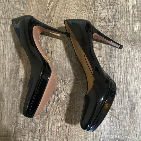 Prada Black Patent Leather Rounded Toe Pumps Size 37 1/2 - Picture 8 of 16
